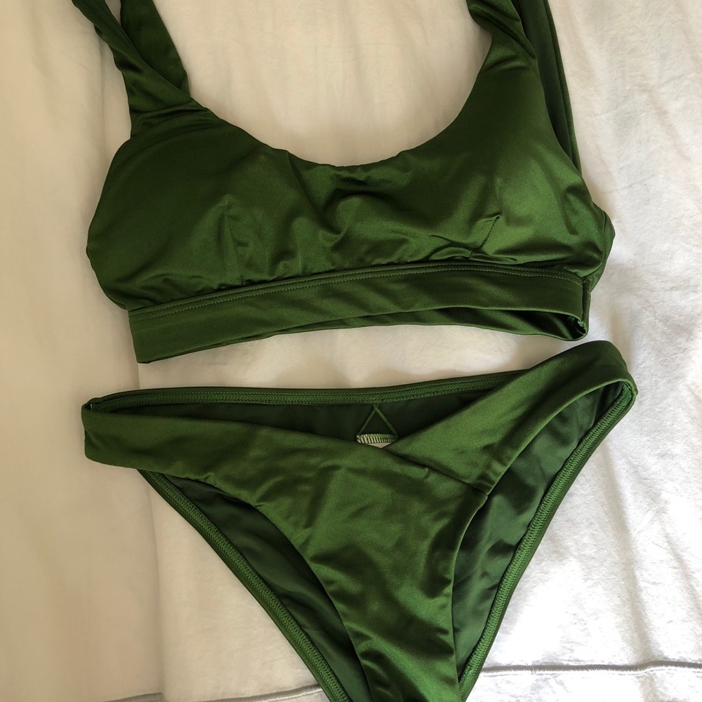 Cikada bikini